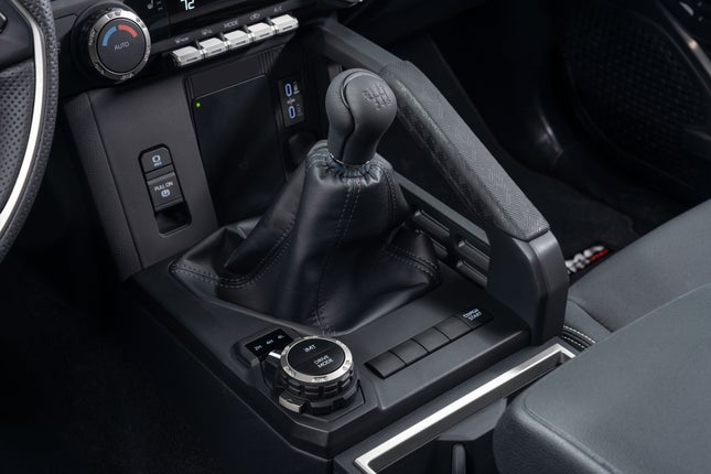 Toyota Tacoma 2024 6-speed manual transmission